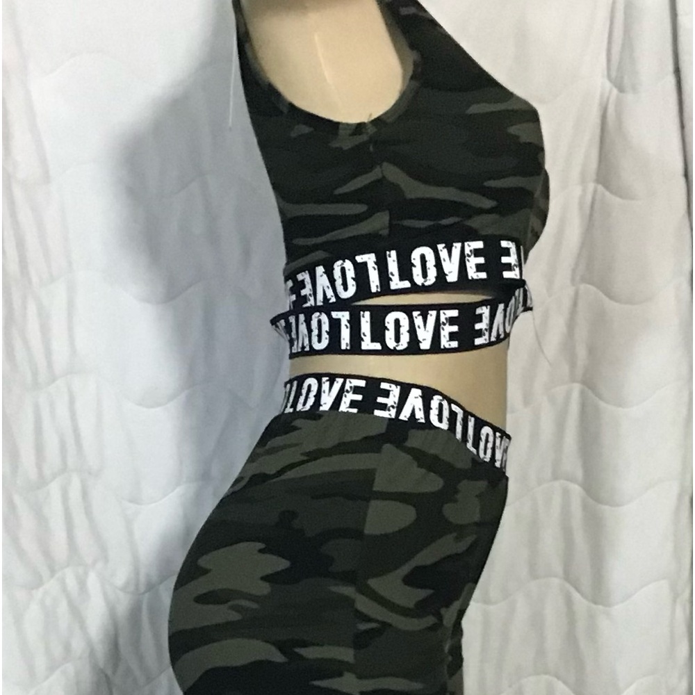 Woman’s camo 2 piece set